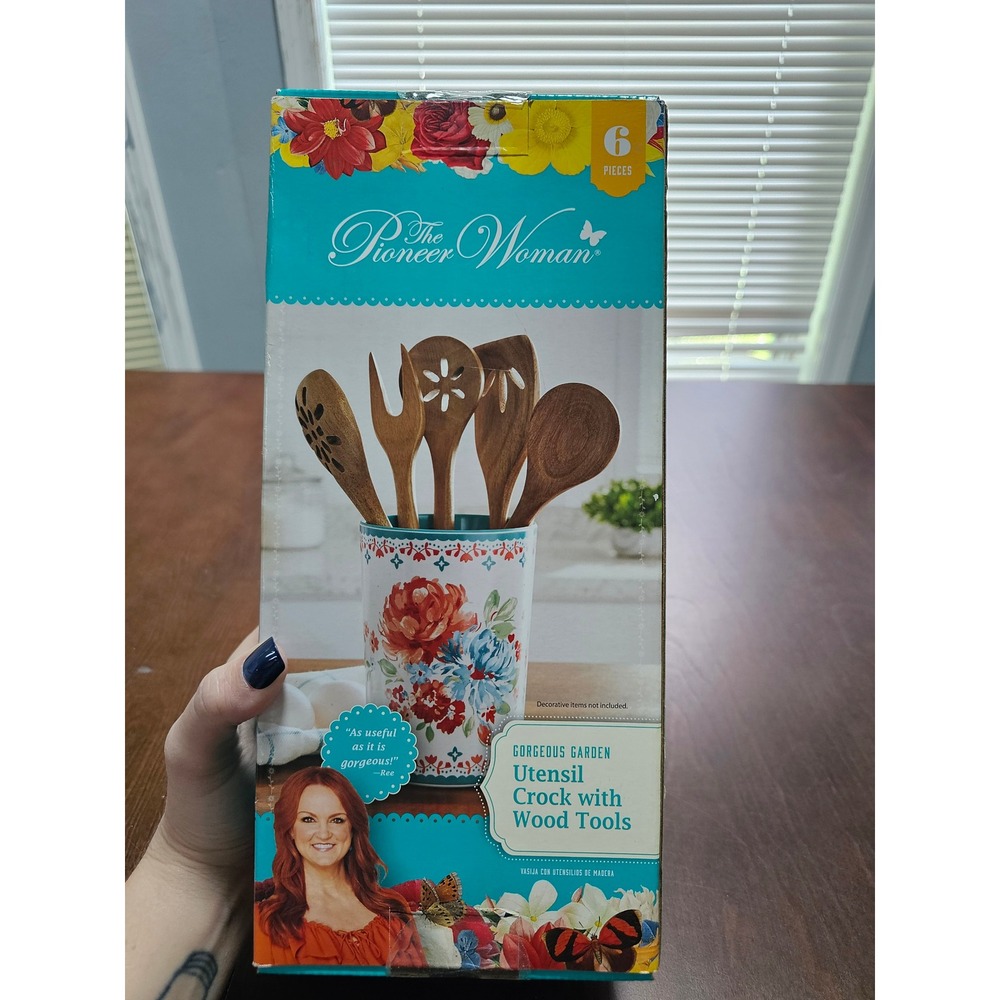 The Pioneer Woman Gorgeous Garden Utensil Crock with Wood Tools 6 Piece Set NEW